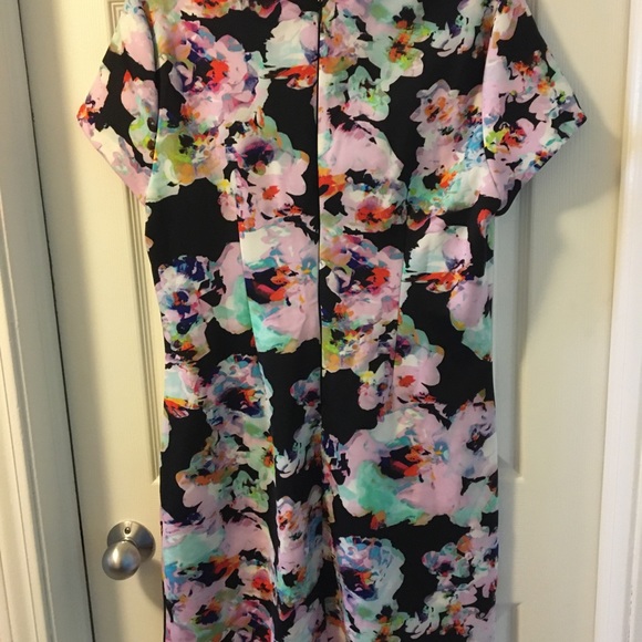 NEIMAN MARCUS NWT AUTHENTIC SHORT SLEEVES FLORAL PRINT DESIGN DRESS - Picture 8 of 14
